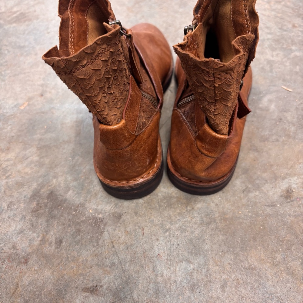 Trask Ankle Leather Booties Brown Western Cowgirl Distressed Womens 7 - Picture 4 of 12